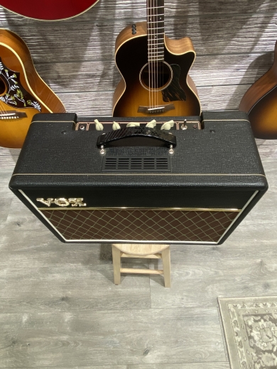 Store Special Product - Vox - AC10C1